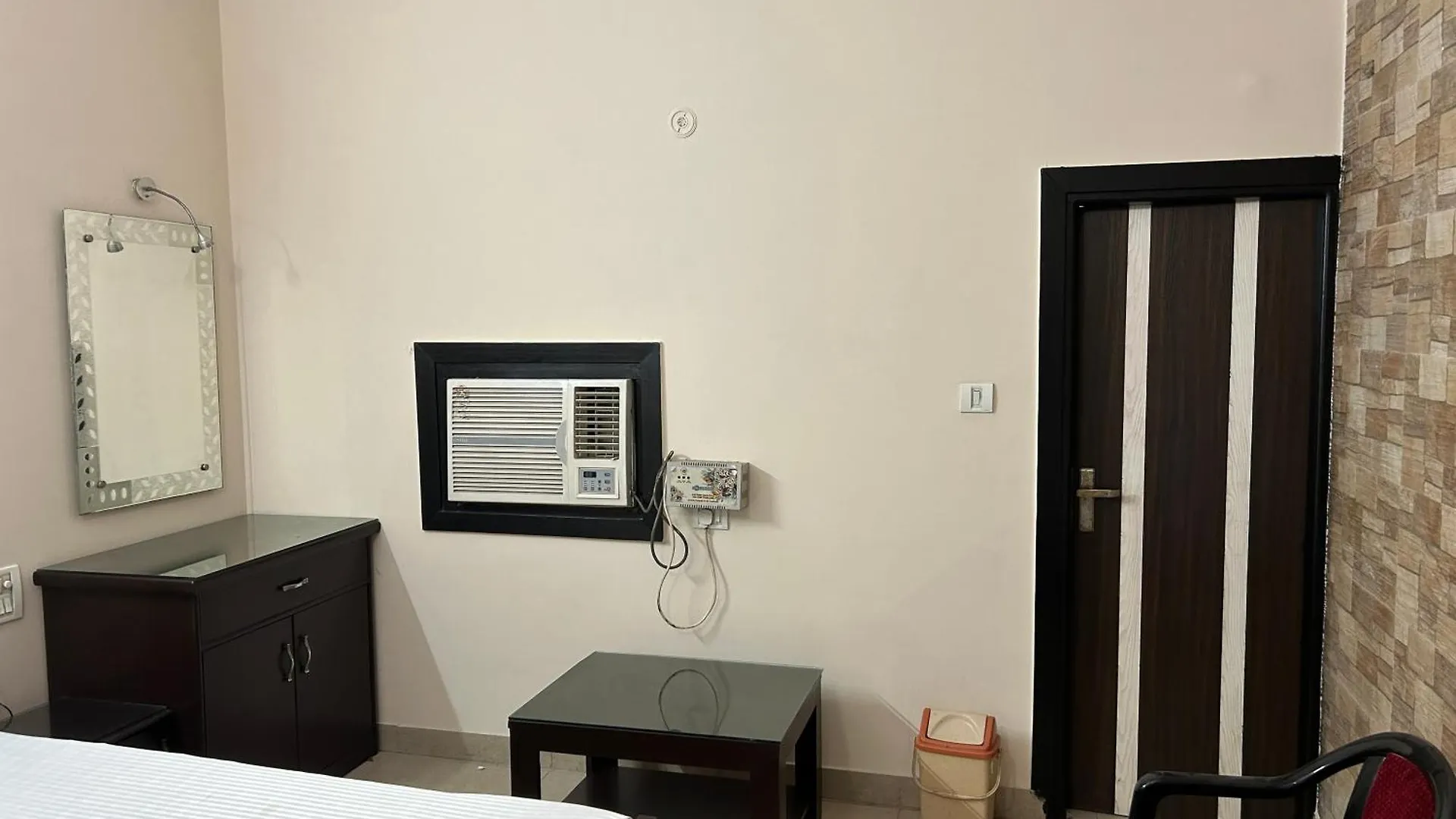 Hotel Tourist Bar & Restaurant Agra