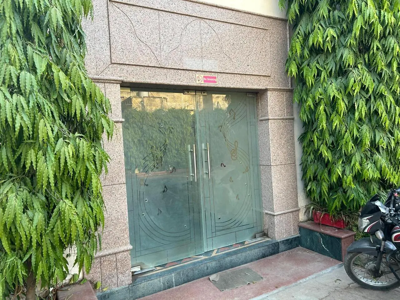 Hotel Tourist Bar & Restaurant Agra