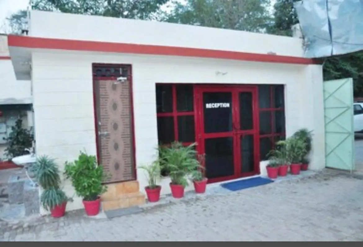 Hotel Tourist Bar & Restaurant Agra  3*, Agra (Uttar Pradesh)