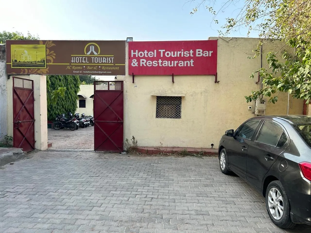Hotel Tourist Bar & Restaurant Agra   Agra (Uttar Pradesh)